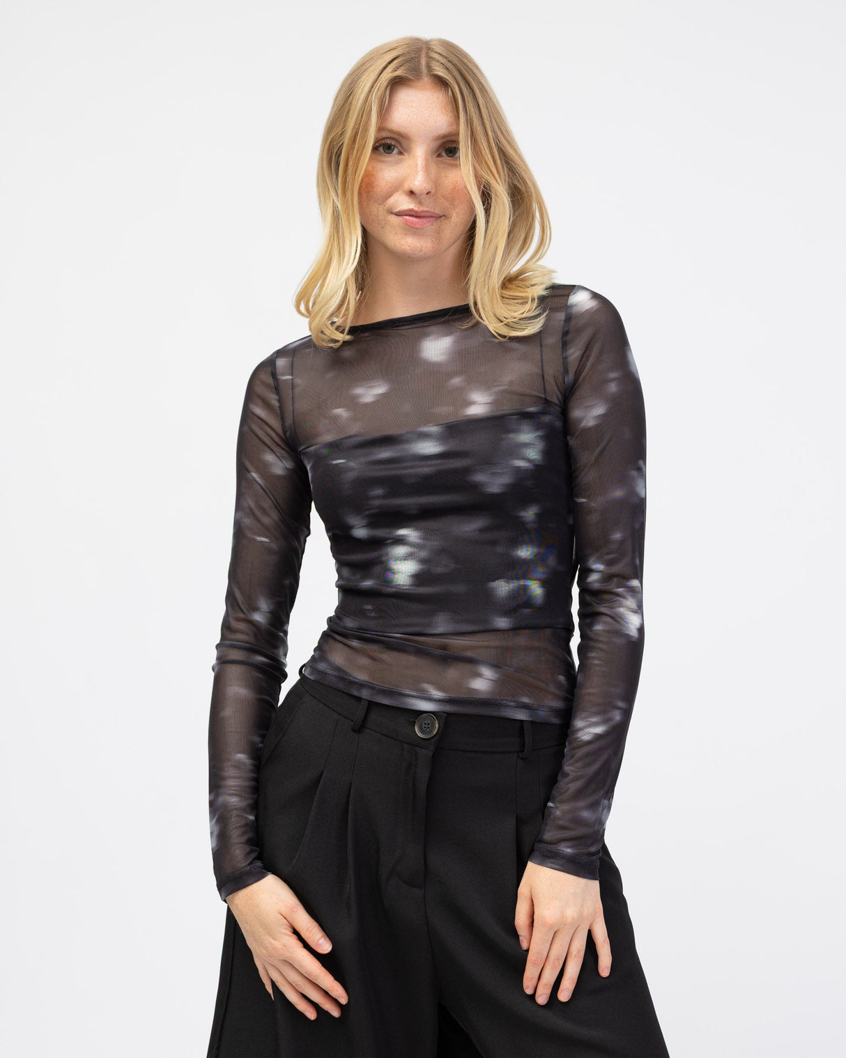 Langarm Mesh Shirt mit abstrakten Muster